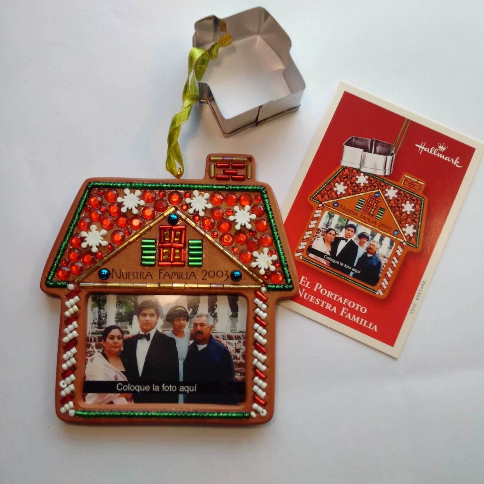Nuestra Familia 2003 Hallmark Ornament QXG2537