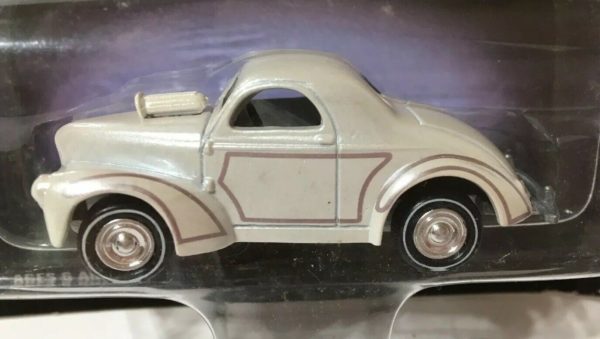 Johnny Lightning American Graffiti 1941 Willys Gasser Coupe Hot Rod Pearl White 1:64 Diecast Collectible - Image 3