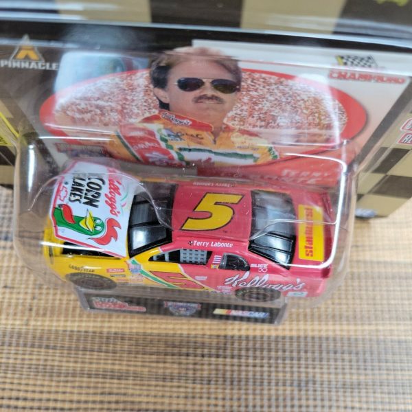 1998 Racing Champions 50th Anniversary Kellogg's Terry Labonte #5 1:64 - Image 4