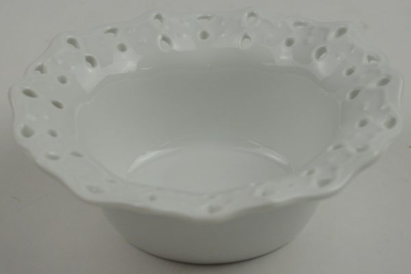 Mikasa Ruffled Bowl, 5.5" From the Ruffles Collection - RL027/252 - Image 3