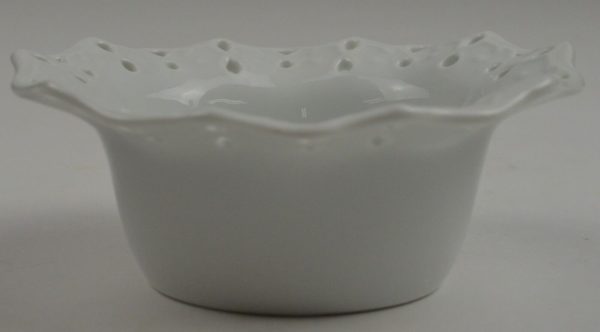 Mikasa Ruffled Bowl, 5.5" From the Ruffles Collection - RL027/252 - Image 4