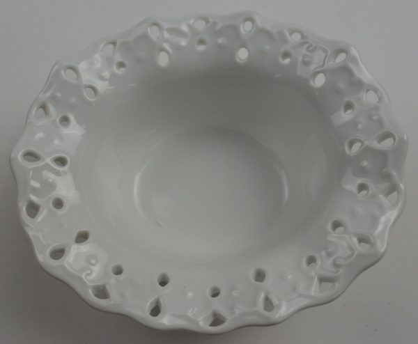 Mikasa Ruffled Bowl, 5.5" From the Ruffles Collection - RL027/252 - Image 6