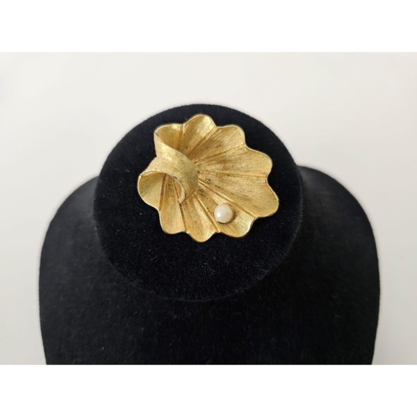 Vintage BSK Gold Tone Textured Leaf With Pearl Brooch Pin 1 1/2 Inch - Image 3