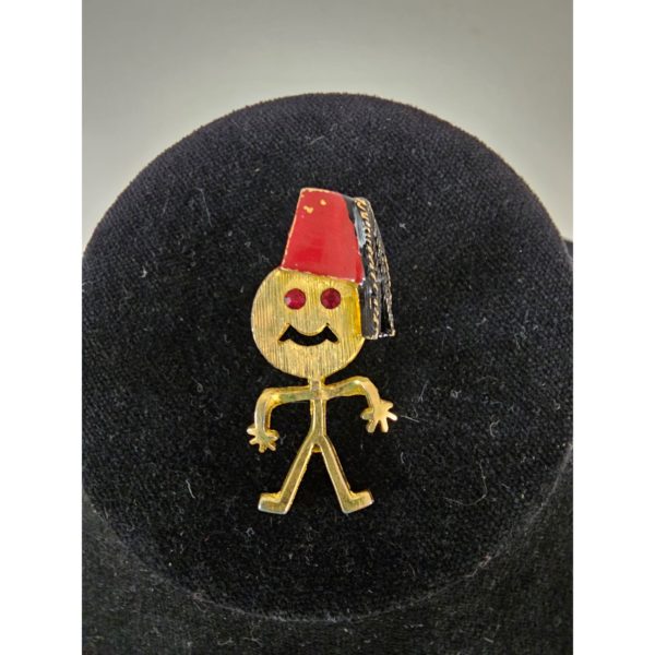Vintage Shriner Smiley Face Stick Figure Pin Red Eyes & Enameled Fez Hat - Image 3